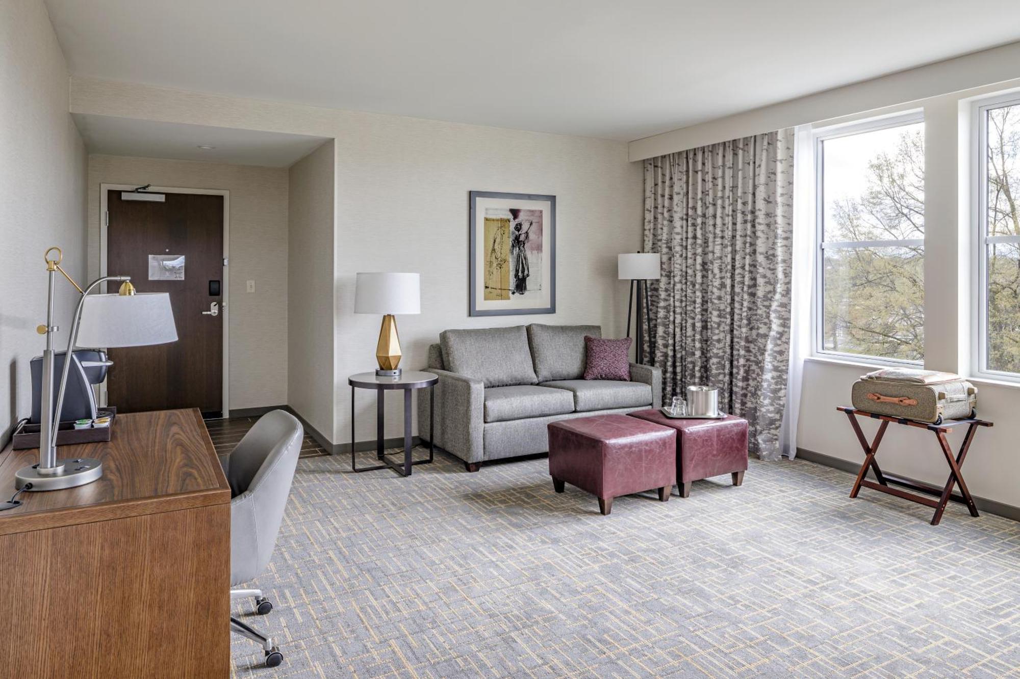 Executive Suite,1224360856:JPEG